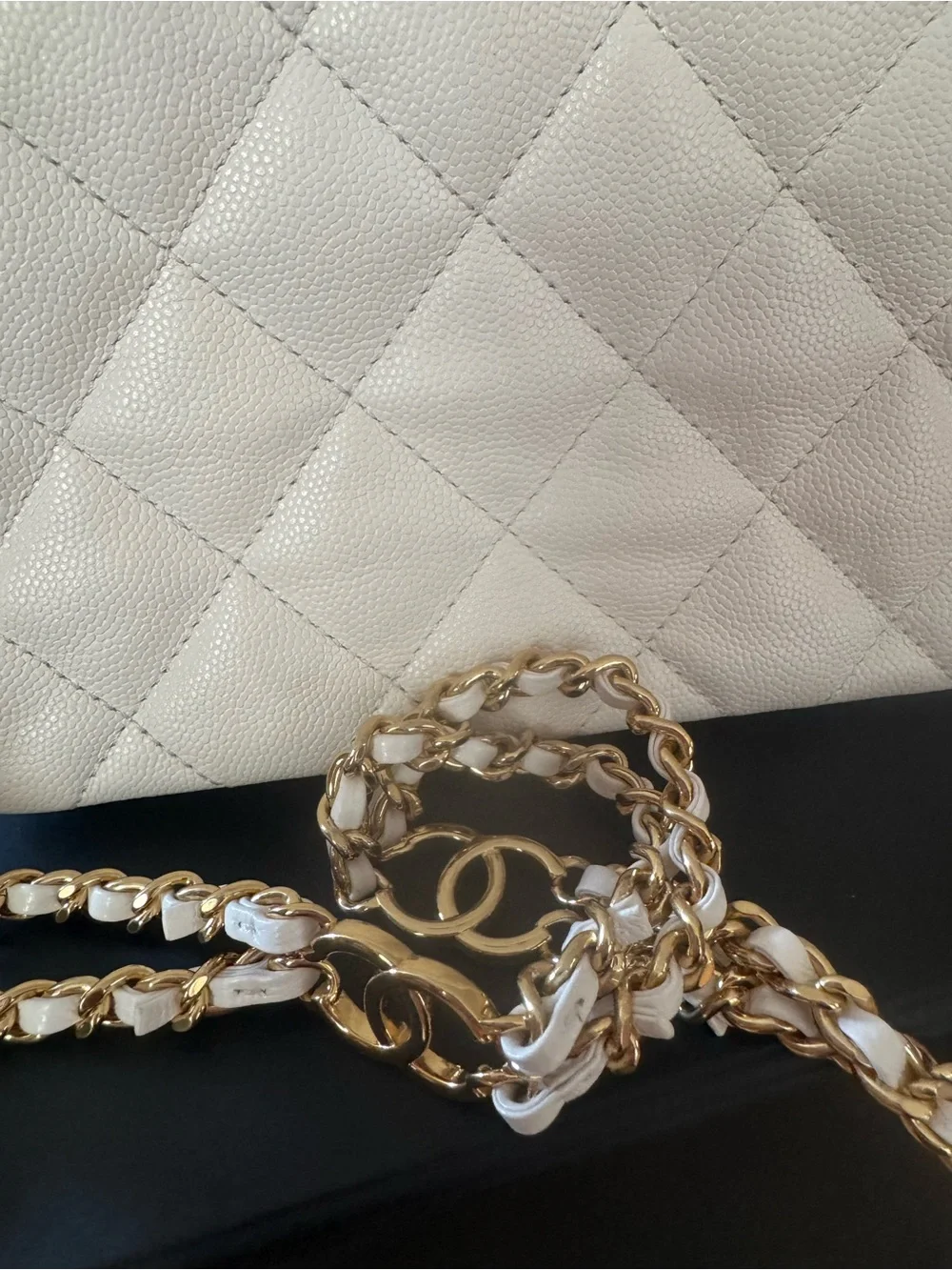 CHANEL Quilted Shoulder Bag in whire with Gold Hardware